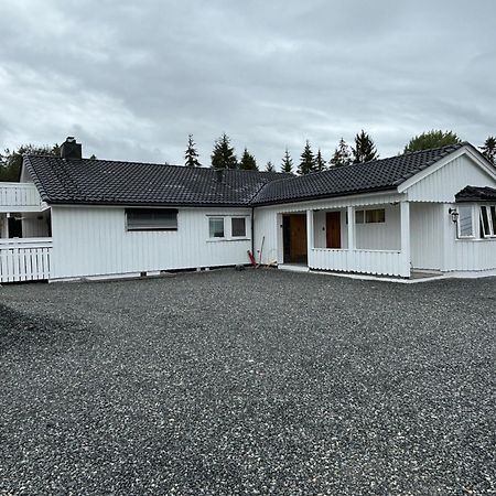 Classic 4 Bedrooms, 9 Guest Apartment In Kjeller Lillestrom - Good Proximity To Oslomet And Lillestrom Train Station מראה חיצוני תמונה
